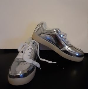 Bright LED size 6 chrome low top sneaker